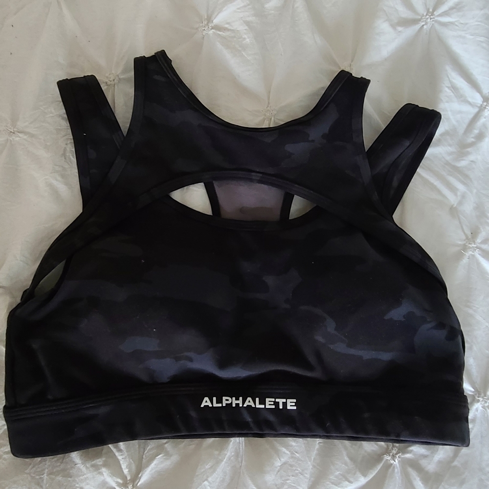 Alphalete Surface Path Keyhole Bra